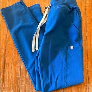 Figs skinny scrub pants